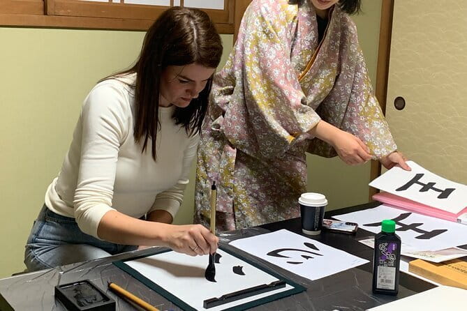 Kyoto: Japanese Calligraphy Class in 150 years old townhouse - Learning the Basics: Techniques, Tools, and Your Take-Home Piece