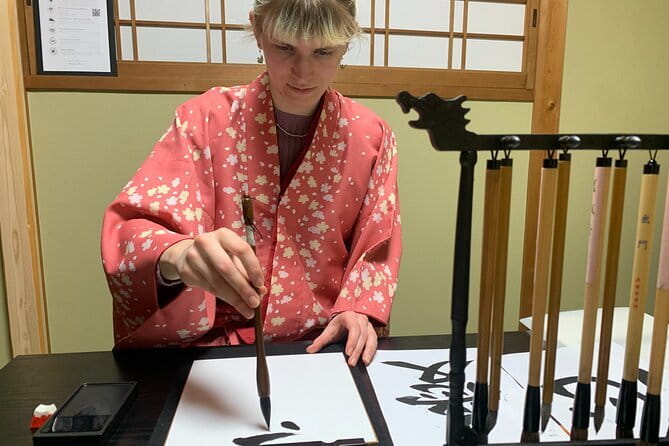 Kyoto: Japanese Calligraphy Class in 150 years old townhouse - Where You Meet in Higashiyama (and Why That Helps)