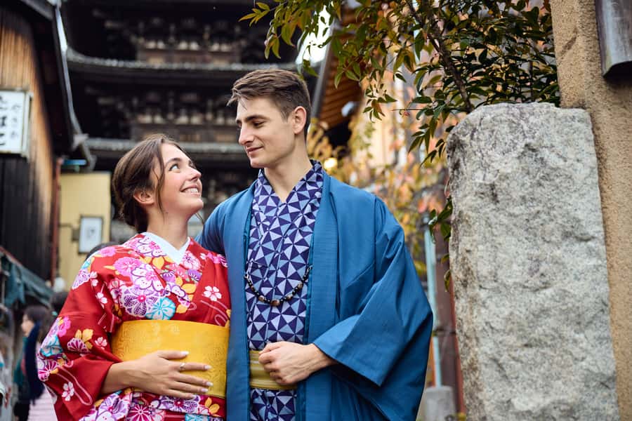 Kyoto Kimono Professional Photoshoot - Two Kyoto Styles: Machiya Townhouse or Higashiyama Lanes