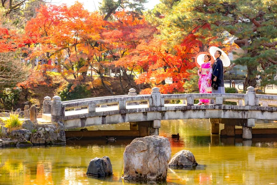 Kyoto Kimono Professional Photoshoot - The 100-Year Machiya Shoot: Poses, Umbrella Props, and Photo Guidance