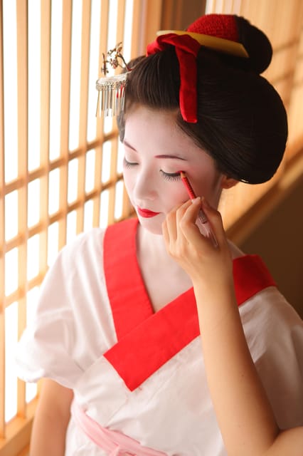 Kyoto kiyomizu Temple : Maiko and Samurai Couple Photoshoot - Inside the photo sets: Japanese room, tea room, garden, gold screen
