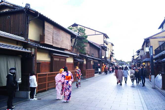 Kyoto Late Bird Walking Tour - Stop 1: Fushimi Inari-taisha and the torii tunnel effect