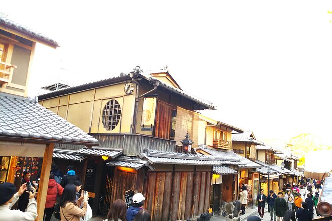 Kyoto Late Bird Walking Tour - Stop 3: Yasaka Shrine and how Gion got its name