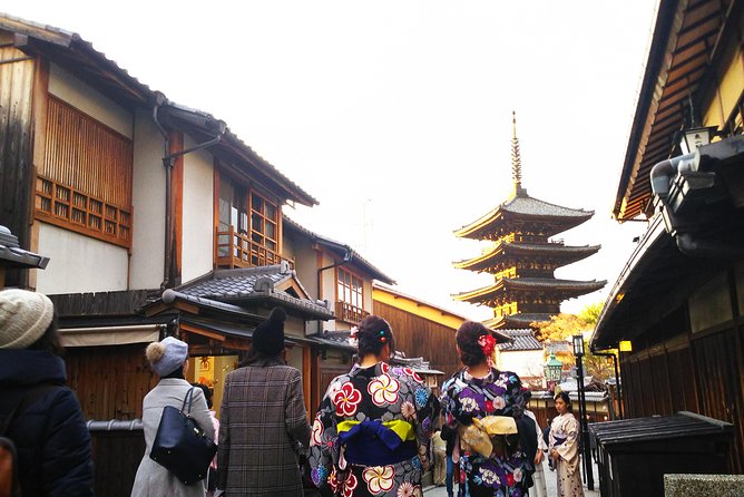 Kyoto Late Bird Walking Tour - Stop 4: Gion streets, geisha/maiko spotting, and old-house vibes