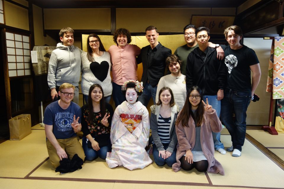 Kyoto: Maiko Happy Hour at a Historic Machiya - The maiko tea ceremony: calm, formal, and surprisingly personal