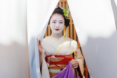 Kyoto: Meet the Geisha Maiko with Gion Walking Tour - Gion walking route: canal, shrine, Hanamikoji, and photo stops