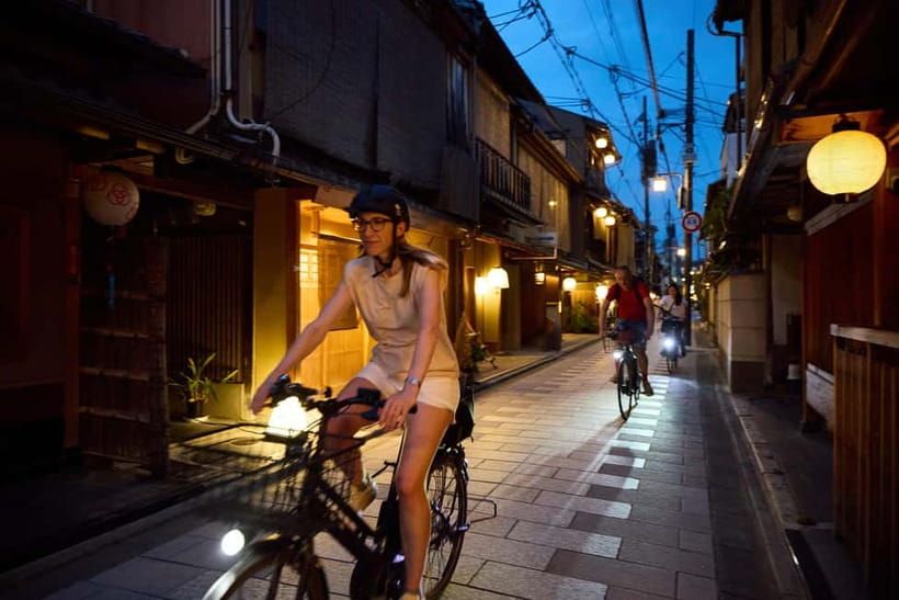 Kyoto: Night E-Bike Tour Hidden Gems & Backstreets - Why Kyoto’s Night Lights Beat Daytime Crowds