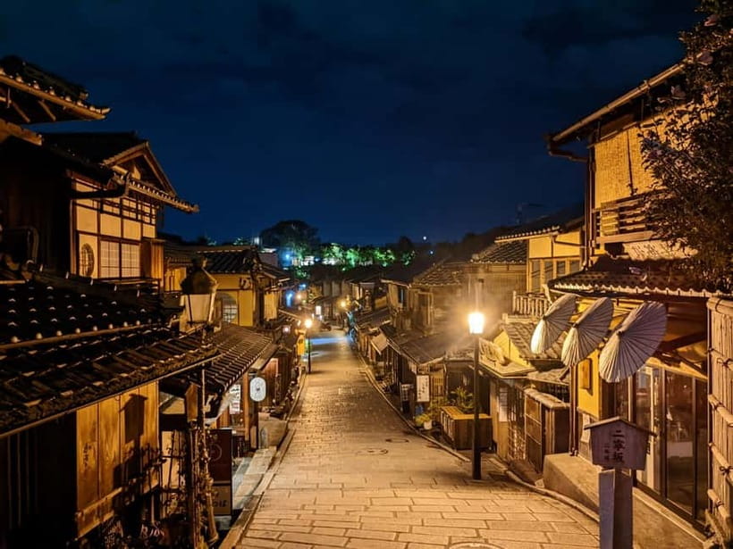Kyoto: Night E-Bike Tour Hidden Gems & Backstreets - Yasaka Pagoda at Night: The Best Kind of Photo Break