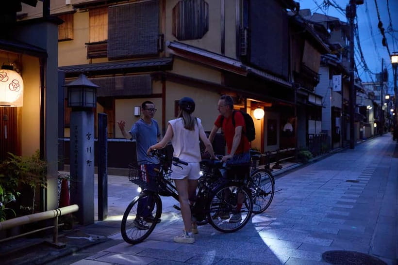 Kyoto: Night E-Bike Tour Hidden Gems & Backstreets - Ninenzaka and Maruyama Park: Old Streets Plus a Breather