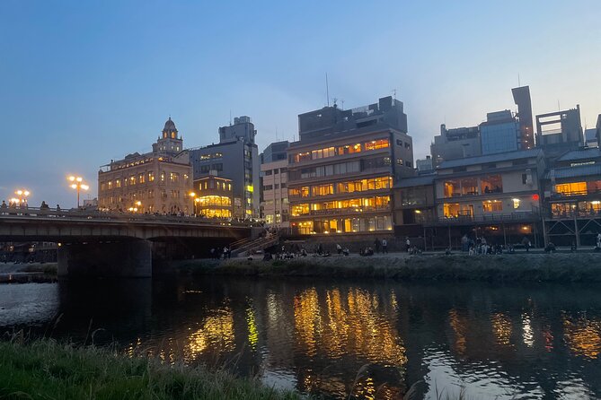 Kyoto Night Food & Izakaya Hopping Tour in Pontocho - Minamiza Theater meet-up: Getting oriented fast