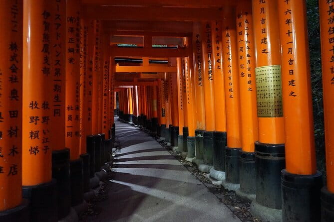 Kyoto Night Walking Guided Tour at Fushimi Inari Shrine - Kyoto’s Fushimi Inari at 7:00 pm: why night is the smart move
