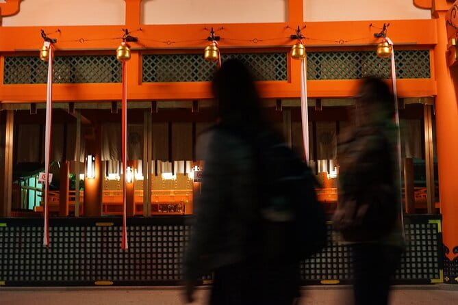 Kyoto Night Walking Guided Tour at Fushimi Inari Shrine - A 1-hour guided walk that starts with Fushimi Inari-taisha