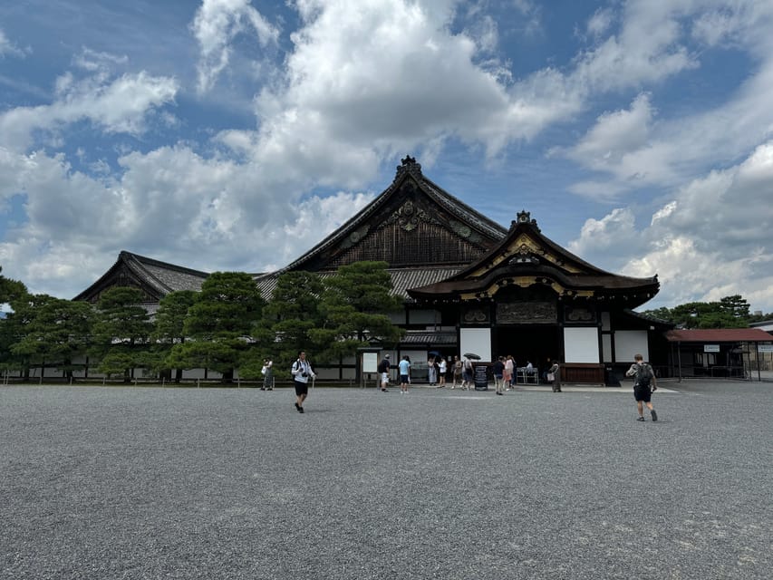 Kyoto: Nijo Castle & Gardens 2-Hour Guided Tour - Gardens and grounds: the calmer half where photos soften