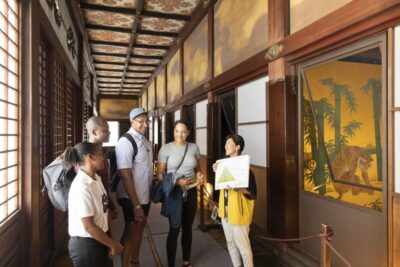 Kyoto: Nijo-jo Castle and Ninomaru Palace Guided Tour - Enter through the East Main Gate and get oriented quickly
