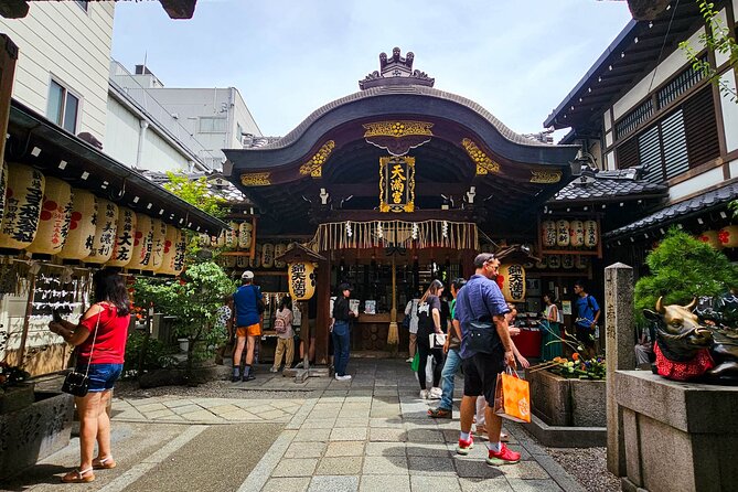 Kyoto Nishiki Market & Depachika: 2-hours Food Tour with a Local - Two Hours of Kyoto Food, Done Smart