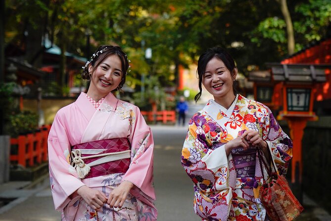 Kyoto Portrait Tour with Kimono - What the guides do beyond taking photos