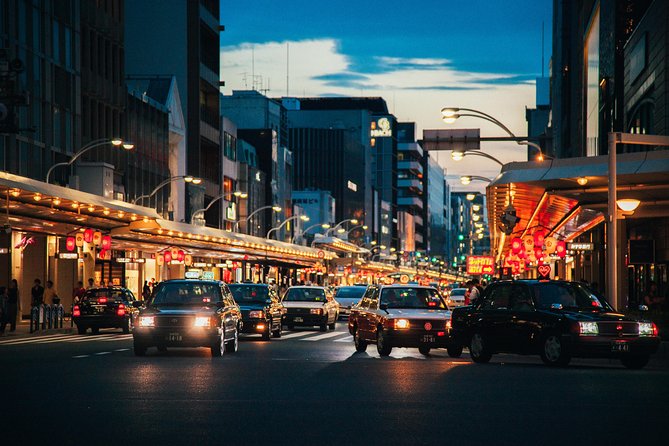 Kyoto Private Night Tour with a Local – Bars, Bites & Culture - Yasaka Shrine after dark: lights, calm, and the how-to of visiting