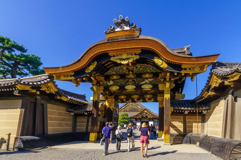 Kyoto: Private tour with Kyoto's licensed guide. Spanish - Fushimi Inari Taisha: Torii Gates and the Fox-Statue Trail