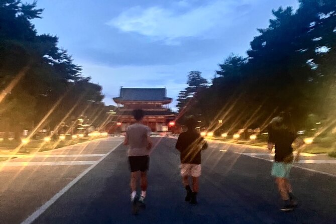 Kyoto Run & Walk Tour with Locals - Stop 1: Higashi Hongan-ji Temple at morning pace