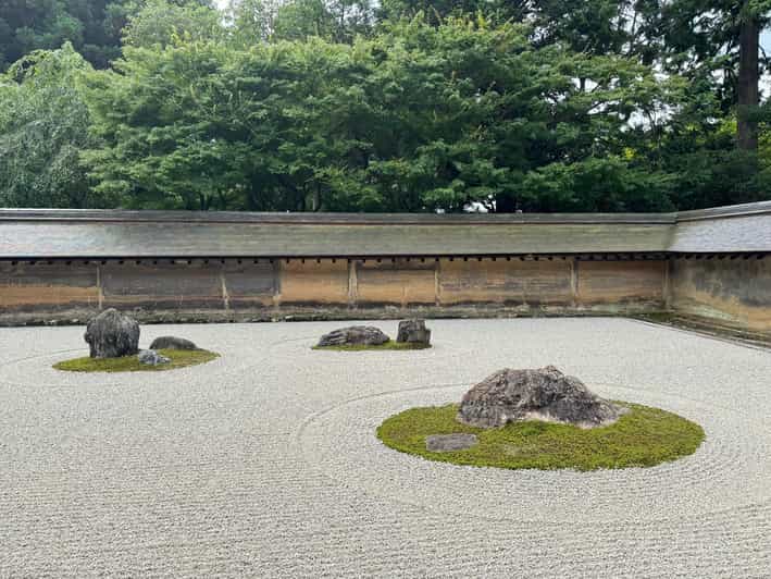 Kyoto: Ryōan-ji, Greatest Zen Garden Guided Tour in 90 Min. - Meeting the guide at Ryōan-ji Sanmon gate