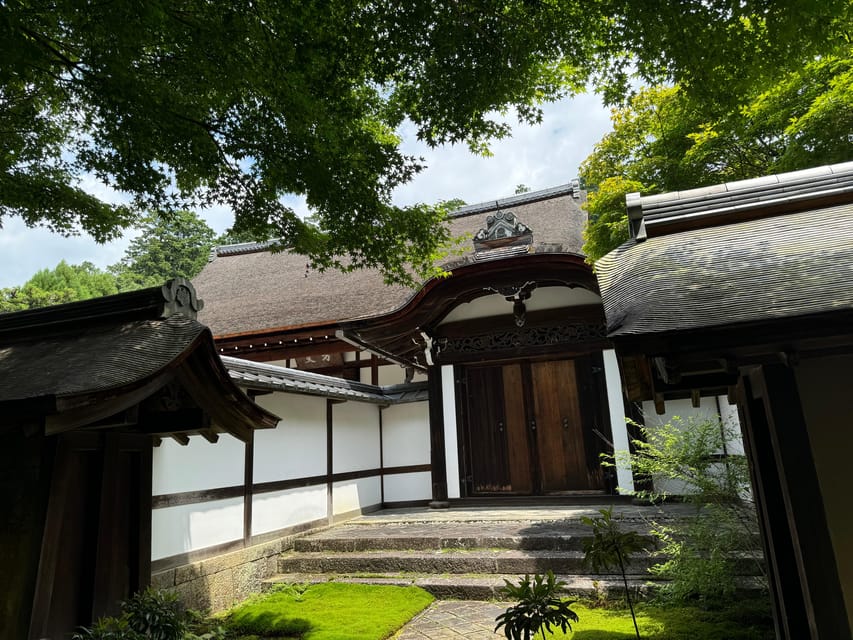 Kyoto: Ryōan-ji, Greatest Zen Garden Guided Tour in 90 Min. - Strolling the temple grounds and pausing for the pond