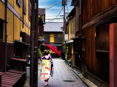 Kyoto: Secrets of Gion – Geisha Culture Walking Tour - Yasaka Shrine: the festival connection behind Gion