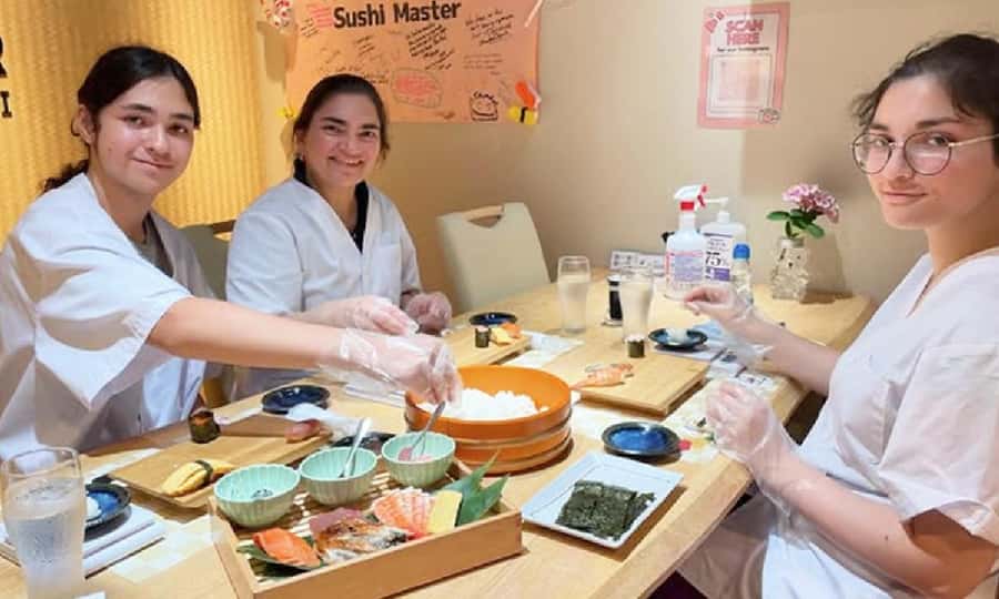 Kyoto: Sushi Making Experience in Kawaramachi - Kyoto Kawaramachi: a smart base for a sushi class