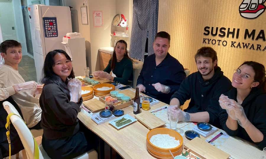 Kyoto: Sushi Making Experience in Kawaramachi - Friendly staff and English support you can actually use