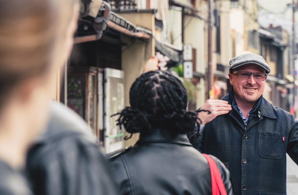 Kyoto: The Geisha Districts of Kyoto Walking Tour - The walking route through Gion: pace, streets, and tea houses