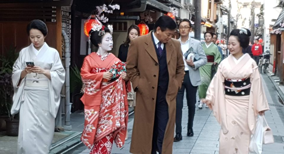 Kyoto: The Geisha Districts of Kyoto Walking Tour - Visiting 4 out of 5 hanamachi districts: the value of coverage