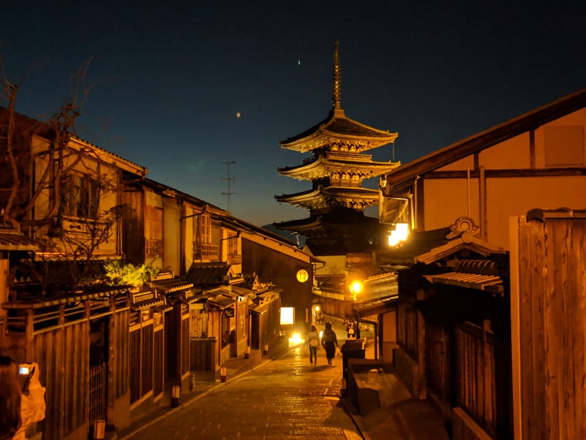 Kyoto: The Geisha Districts of Kyoto Walking Tour - The key stops that ground the story: temple and shrine visits