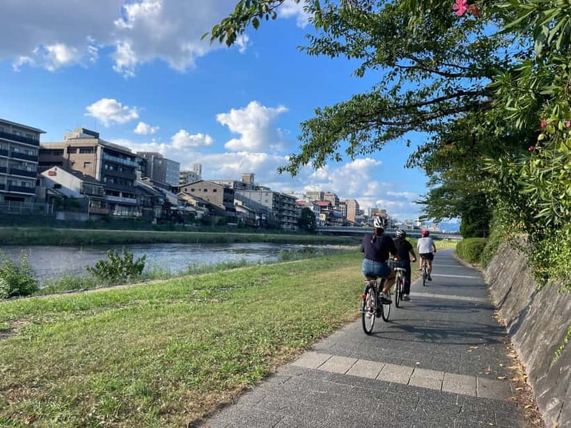 Kyoto : True Kyoto Avoid the crowds E-Bike Tour - Shimogamo Shrine: a meaningful stop, not just a backdrop