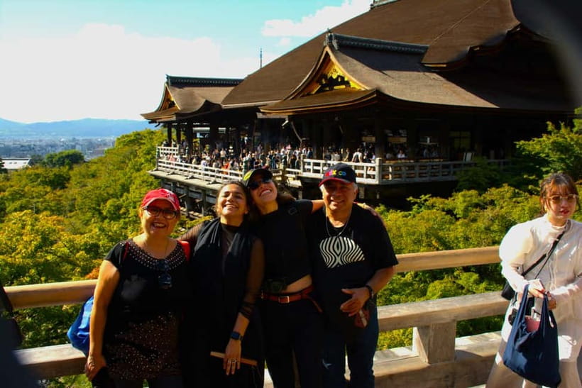 Kyoto: Walking tour Kiyomizu, Geisha District with a Local - Meeting Shijo Bridge and Matching Your Guide’s Walk Style