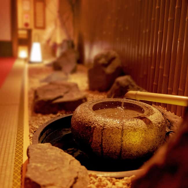 Kyoto: Wazuma Magic Show & Tea Ceremony - Wazuma in Gion: Why This One Hour Feels Like Kyoto at Its Best