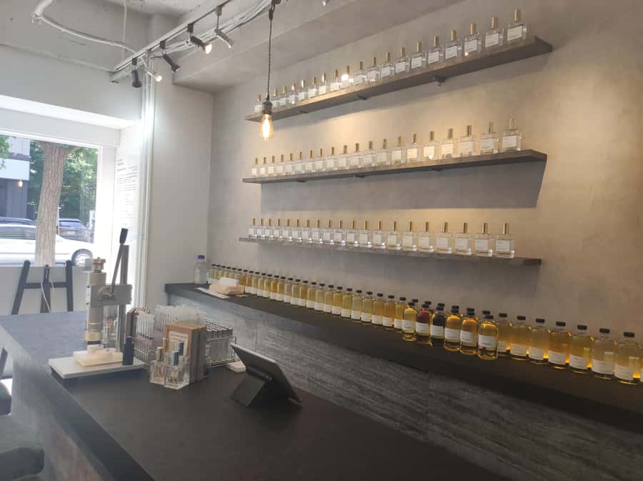 kyoto:Experience creating one-of-a-kind special fragrances - Blending in front of you: the measured, visual part