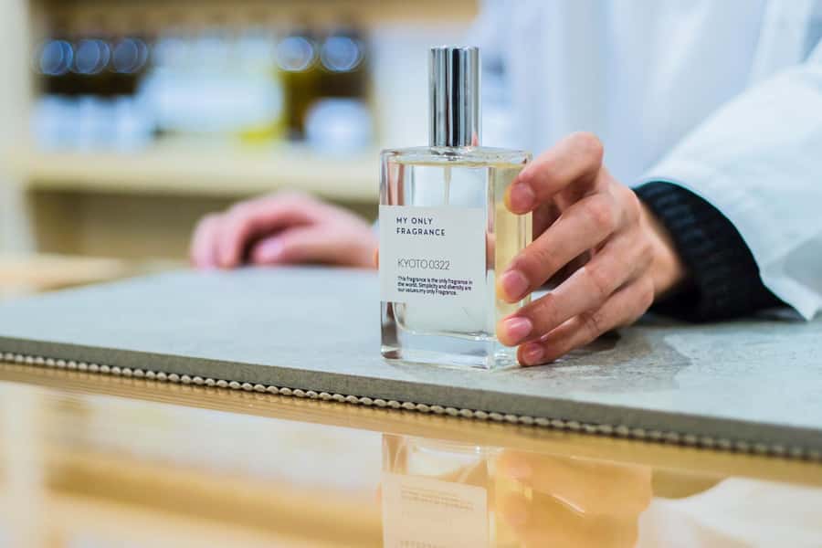 kyoto:Experience creating one-of-a-kind special fragrances - Naming your bottle: turning preferences into a signature