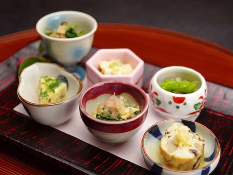 Kyoto:Seasonal Kaiseki Reservation at Hanasaki Nishiki - Tatami Rooms, Horigotatsu, and a Garden View That Changes the Mood