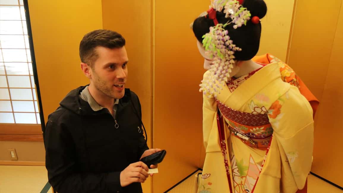 Maiko Dance and Tea Ceremony on a Noh Stage in Kyoto - Socks, Shoe-Off Comfort, and the Small Rules That Matter