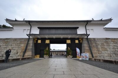 Nijo Castle and Imperial Palace Visit with Guide - The 2.5-hour structure: efficient, but still human