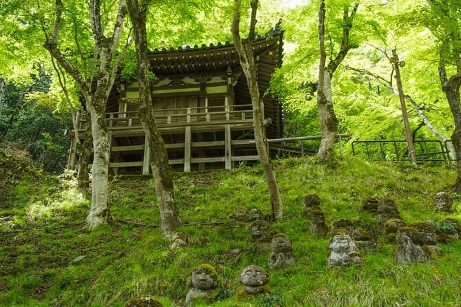 Otagi Nenbutsu Temple and Arashiyama Bamboo Forest Tour - Stop 1: Otagi Nenbutsu-ji and its 1,200 statue photo walk