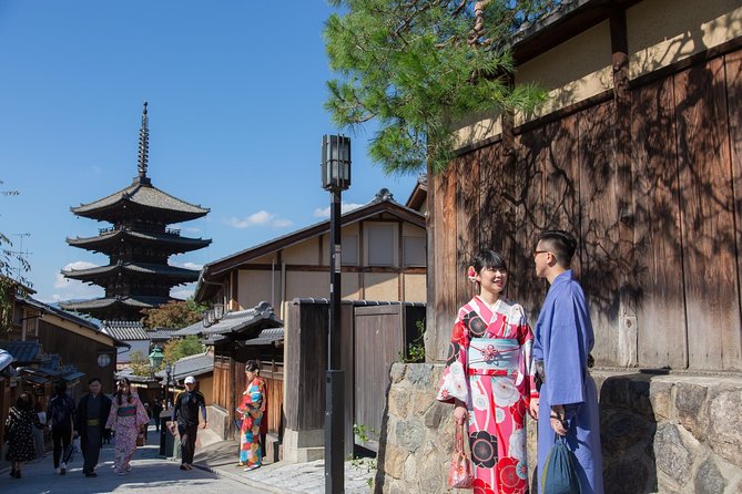 Photo Shoot with a Private Vacation Photographer in KYOTO, JAPAN - Stop 1: Gion Corner for signature Kyoto portraits
