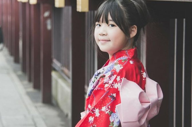Private Kyoto Family Tour with a Local – 100% Personalized - Stop 4: A covered market for local snacks and curious ingredients