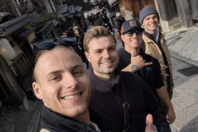 Private Walking Tour in Gion and Higashiyama - Yasaka Shrine: architecture, Omikuji fortune slips, and Kyoto etiquette
