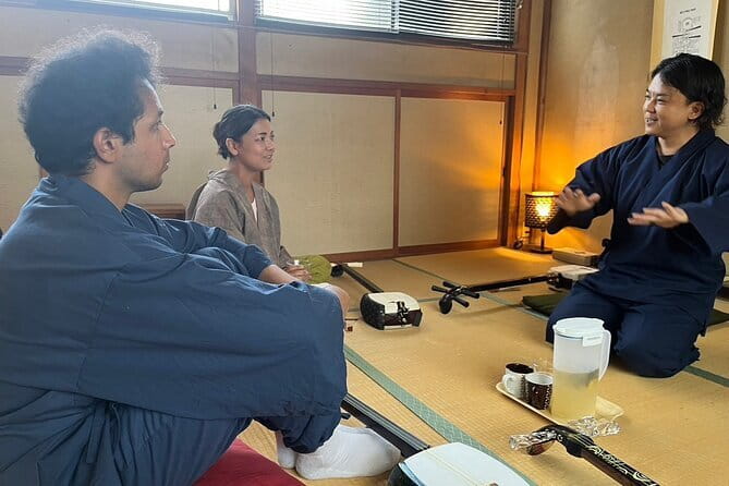 Shamisen Discovery in Kyoto 【Group】 - What happens in the 60 minutes: history, hold, technique, and scales