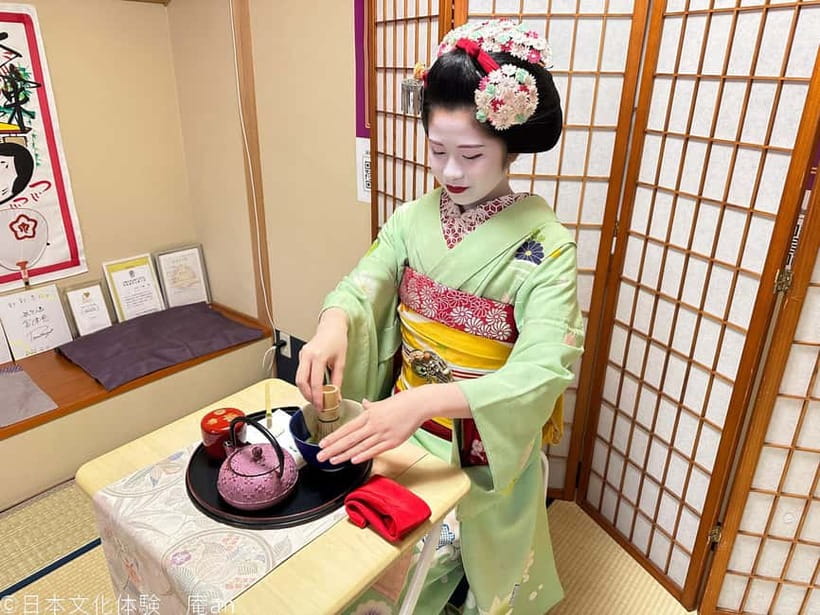 Simple Plan with Maiko - Finding the meeting point near Gojo Station