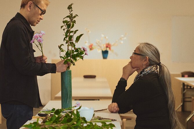 Traditional Japanese Flower Styling Workshop - Ikebana in Kyoto - Master Fooraku’s teaching style: clear, experienced, and not stiff